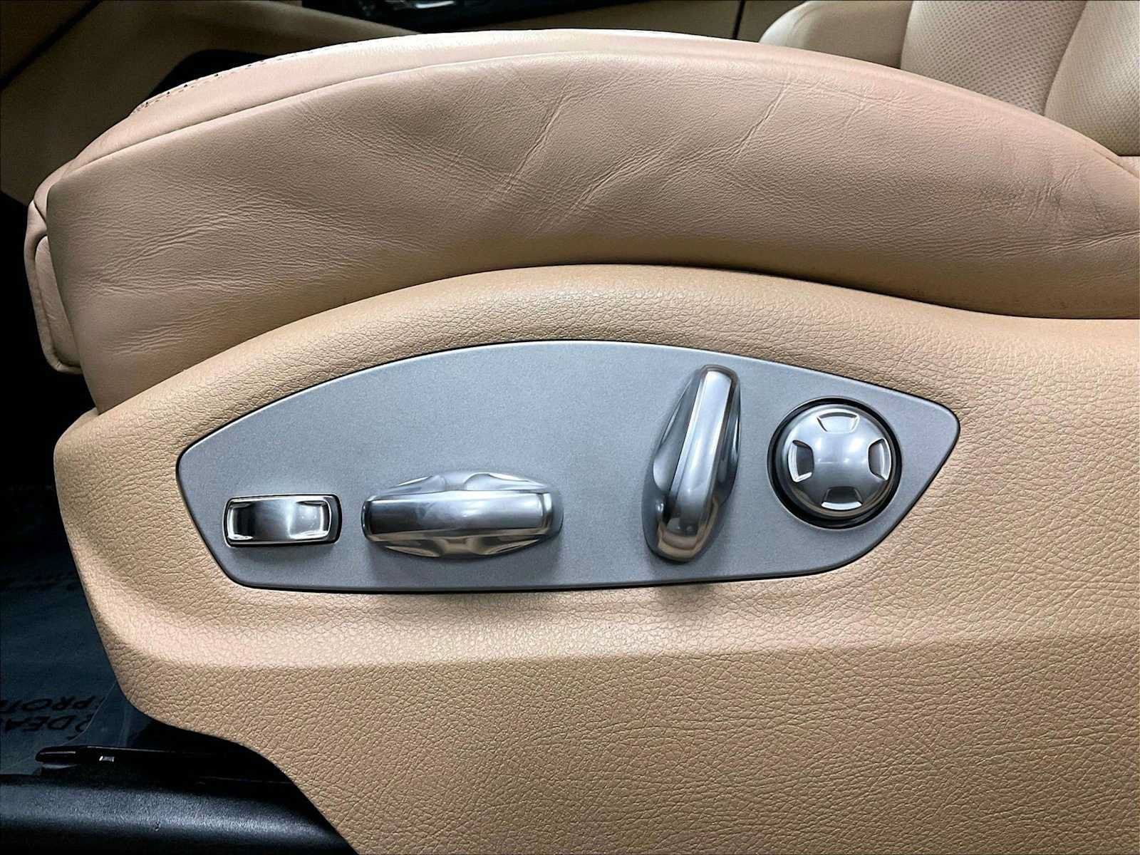 Certified 2024 Porsche Macan AWD/4WD image 39