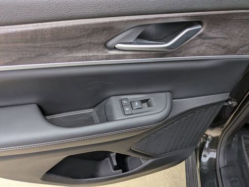 Used 2024 Jeep Grand Cherokee Limited image 11