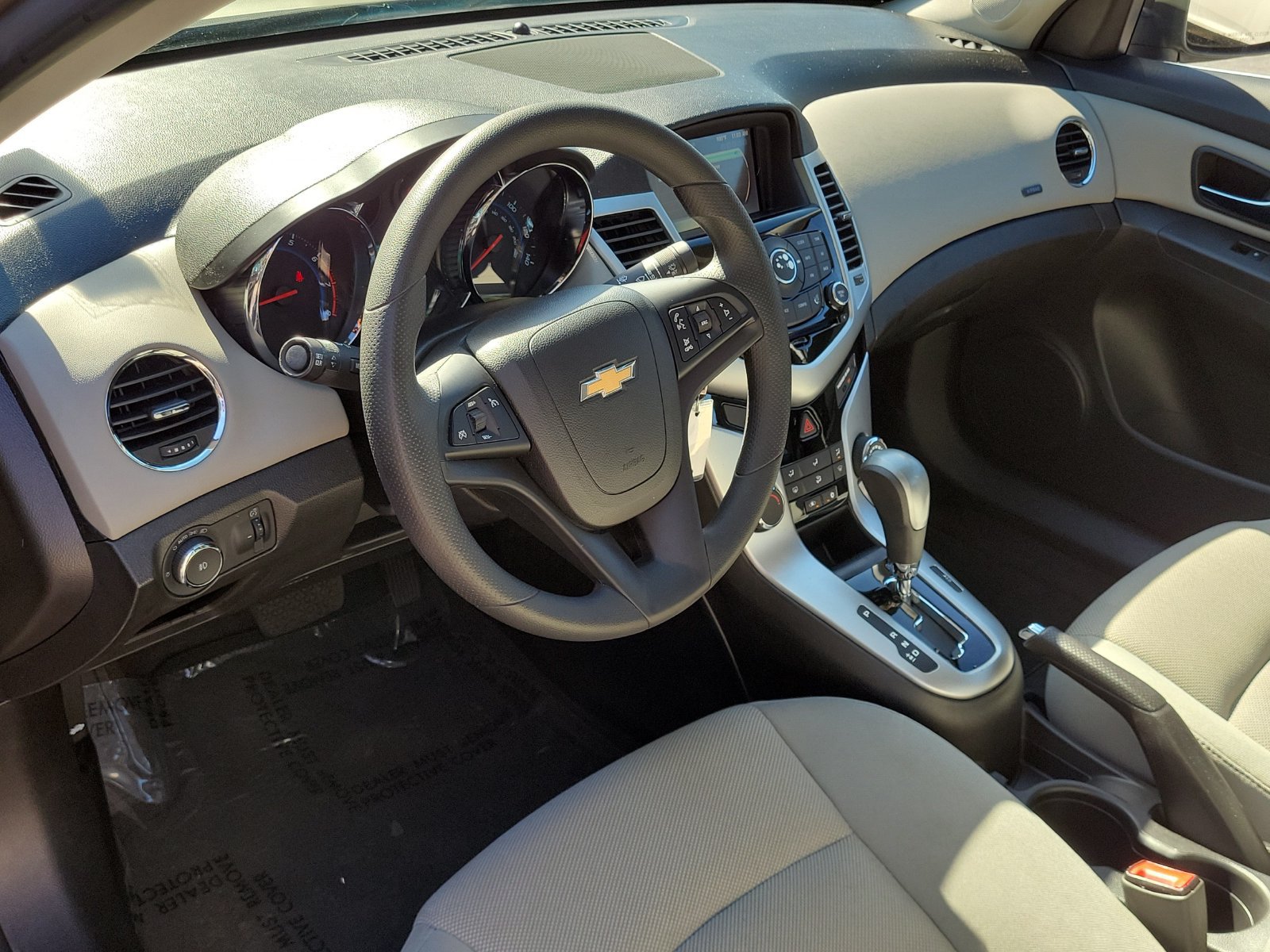 Used 2015 Chevrolet Cruze LT w/ Enhanced Safety Package FWD image 10