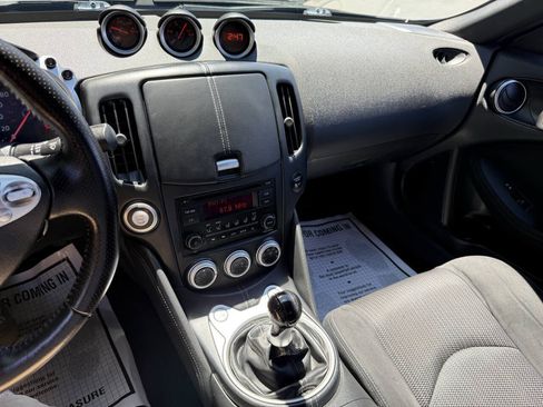 Used 2017 Nissan 370Z Coupe RWD image 23