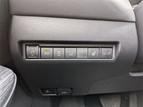 Used 2024 Toyota Venza Limited image 24