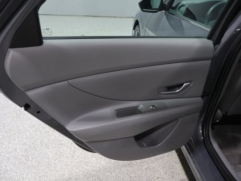 Used 2025 Hyundai Elantra SEL FWD image 18