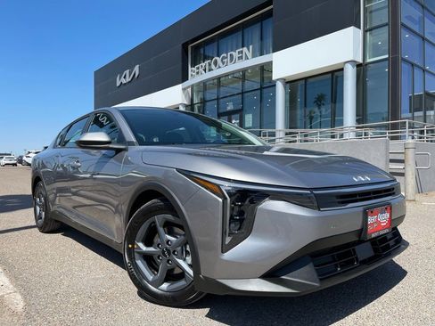 New 2026 Kia K4 LXS image 1