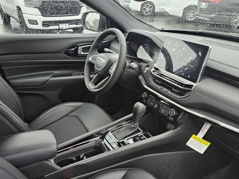 New 2026 Jeep Compass Latitude image 11