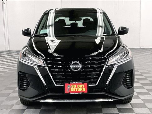 New 2025 Nissan Kicks Play S FWD image 17