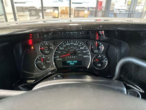 Used 2024 GMC Savana 2500 w/ Driver Convenience Package image 10