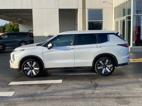 Used 2025 Mitsubishi Outlander SE FWD image 6
