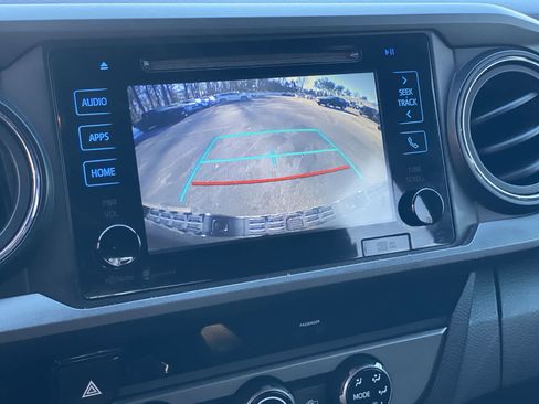 Used 2016 Toyota Tacoma TRD Sport image 28