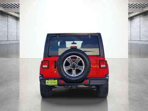 Used 2018 Jeep Wrangler Unlimited Sahara w/ Cold Weather Group AWD/4WD image 8