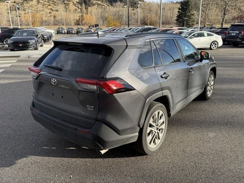 Used 2019 Toyota RAV4 XLE Premium image 5