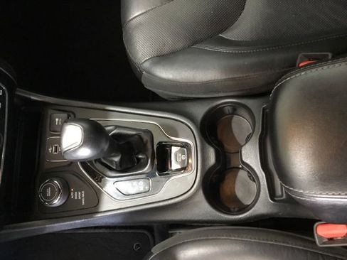 Used 2019 Jeep Cherokee Limited image 35