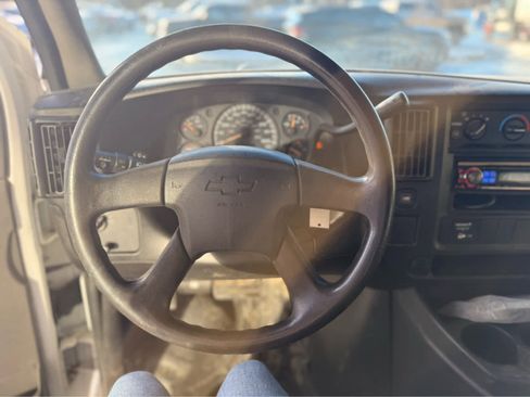 Used 2005 Chevrolet Express 2500 Extended image 11