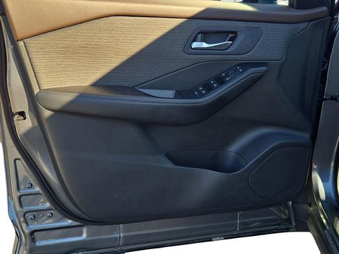 Used 2023 Nissan Rogue SV image 15