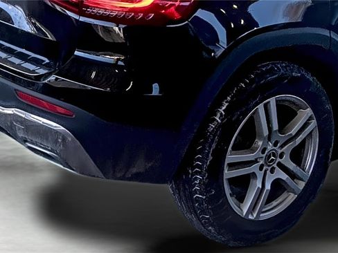 Used 2023 Mercedes-Benz GLB 250 4MATIC w/ Premium Package image 30