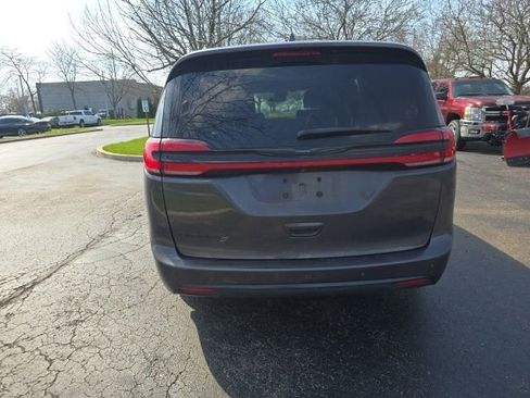 Used 2021 Chrysler Pacifica Touring-L w/ S Appearance Package image 6