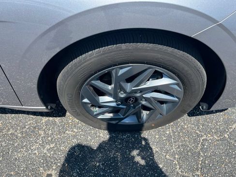 Used 2025 Hyundai Elantra Hybrid FWD image 42