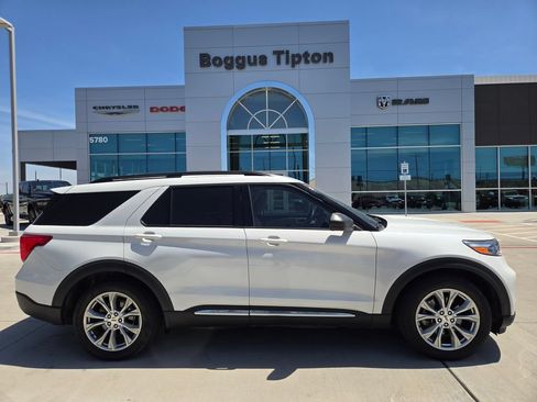 Used 2020 Ford Explorer XLT w/ Equipment Group 202A RWD image 2