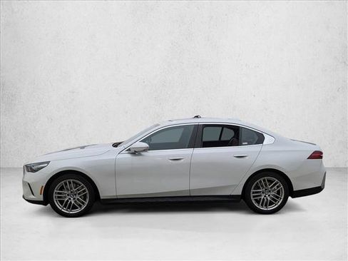 Used 2025 BMW 530i xDrive w/ Premium Package image 8