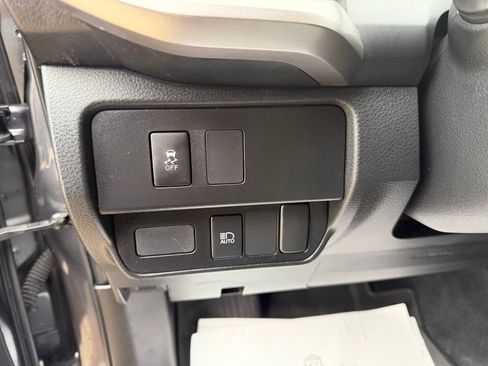 Certified 2022 Toyota Tacoma SR5 AWD/4WD image 10
