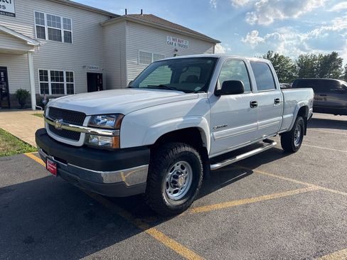 Used 2004 Chevrolet Silverado 2500 LS w/ Skid Plate Package AWD/4WD image 2