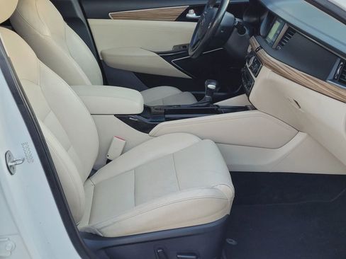 Used 2017 Kia Cadenza Premium w/ Luxury Package image 15