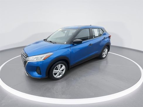 Used 2022 Nissan Kicks S image 4