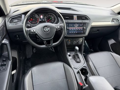 Used 2018 Volkswagen Tiguan SE w/ Panoramic Sunroof Package image 15