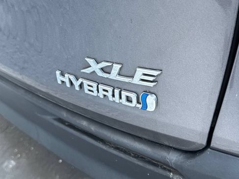 Used 2022 Toyota Sienna XLE FWD image 4