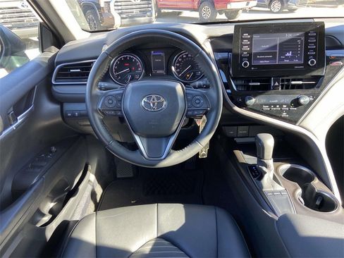 Used 2023 Toyota Camry SE image 9