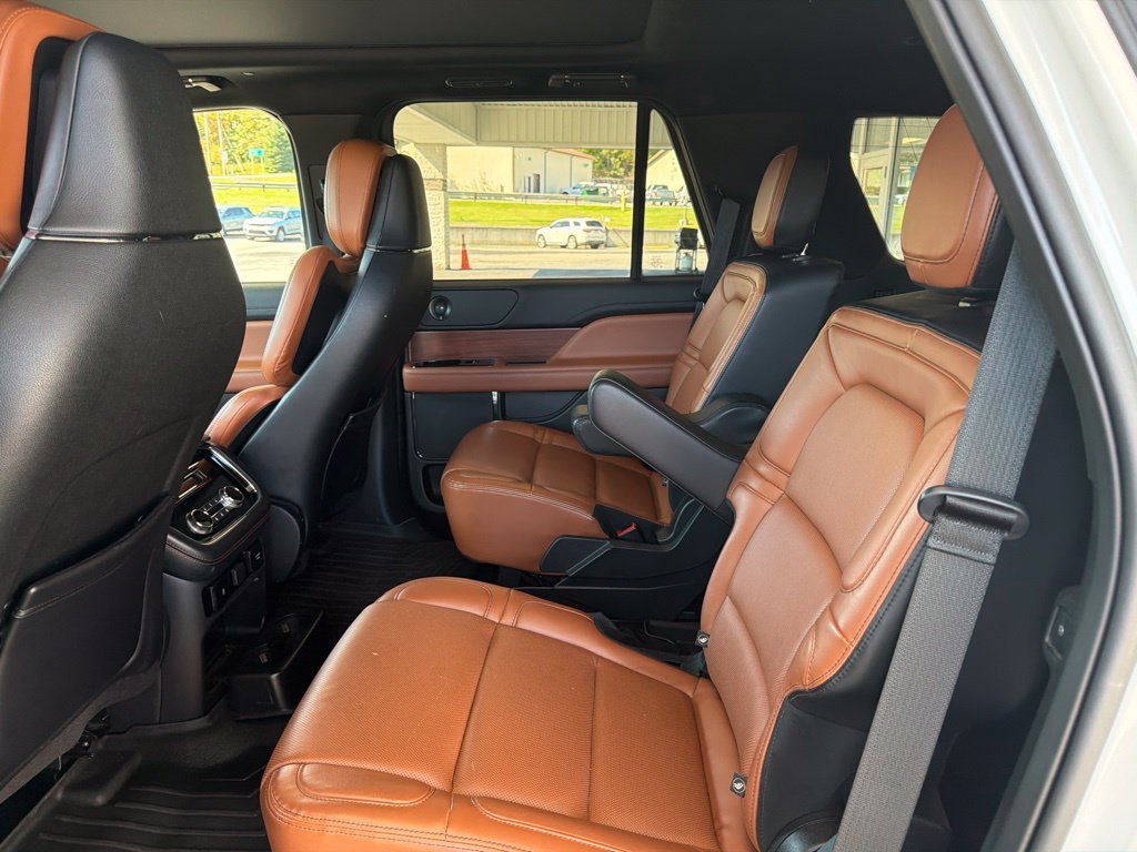 Used 2021 Lincoln Navigator Reserve AWD/4WD image 9