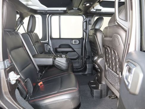 Used 2018 Jeep Wrangler Unlimited Rubicon w/ Dual Top Group AWD/4WD image 15