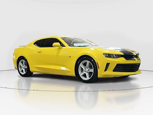 Used 2017 Chevrolet Camaro LT RWD image 3