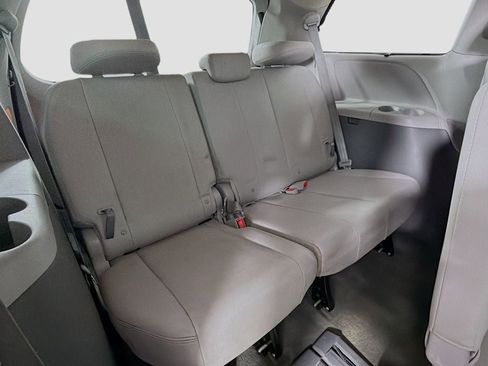 Used 2015 Toyota Sienna XLE image 30