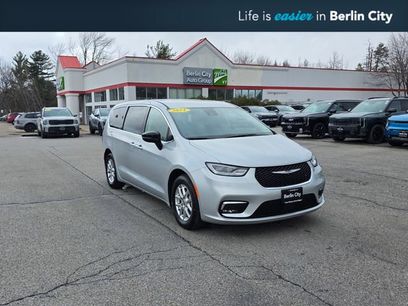 Used 2024 Chrysler Pacifica Touring-L