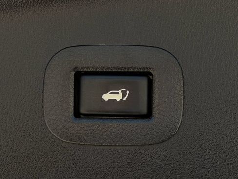 Used 2017 Nissan Armada Platinum w/ Captain Seat Package RWD image 31