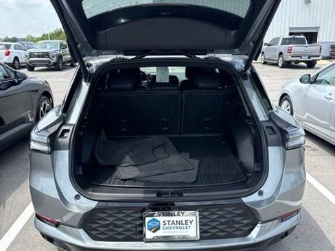 Used 2025 Chevrolet Equinox EV RS w/ Active Safety Package 3 AWD/4WD image 14