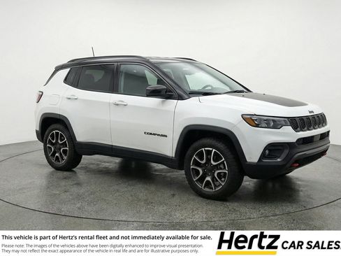 Used 2025 Jeep Compass Trailhawk AWD/4WD image 1