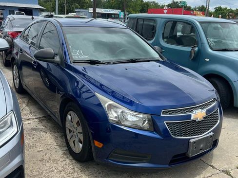 Used 2013 Chevrolet Cruze LS FWD image 3