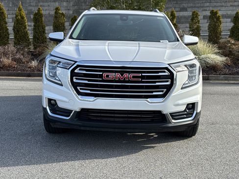 Used 2022 GMC Terrain SLT w/ Infotainment Package II image 3