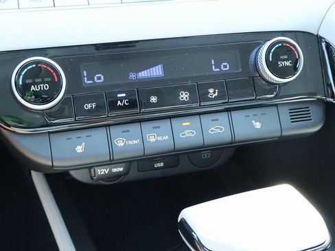 New 2025 Hyundai Elantra Limited image 13