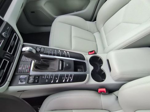Used 2021 Porsche Macan S AWD/4WD image 22