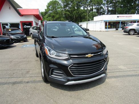 Used 2019 Chevrolet Trax LT w/ LT Convenience Package FWD image 11