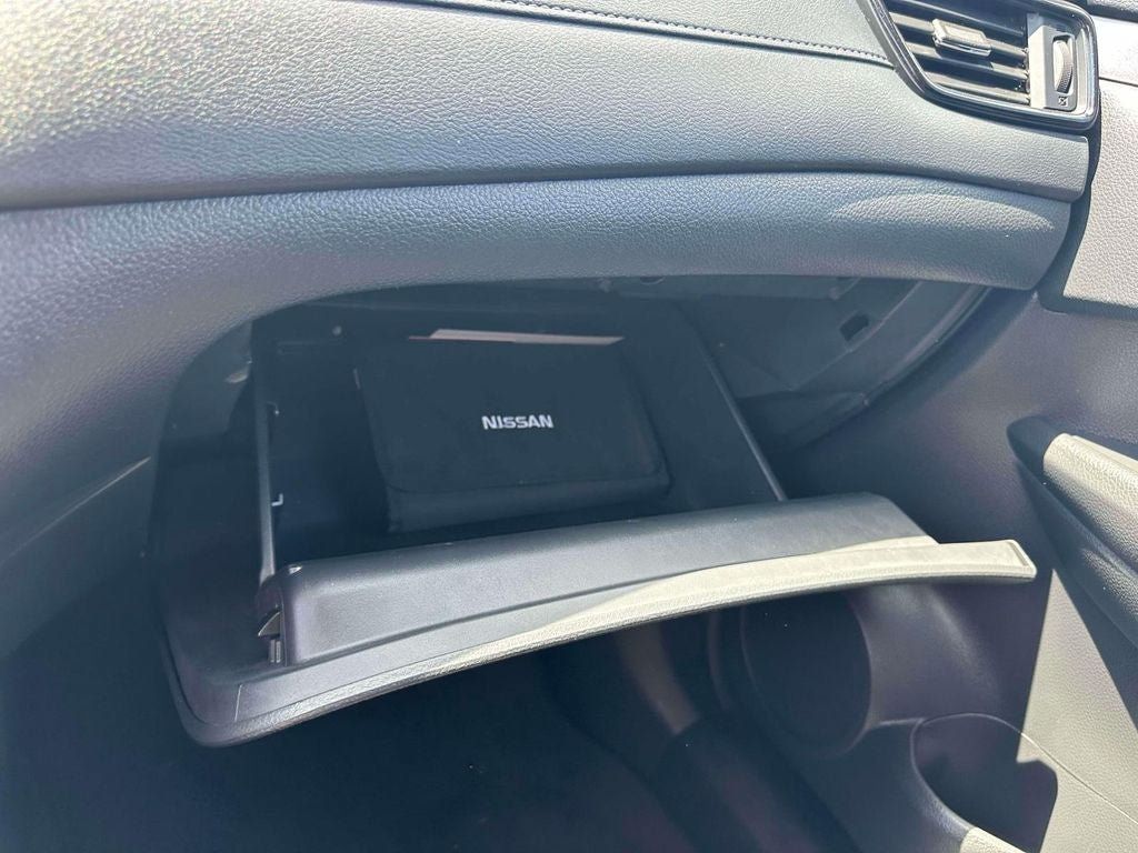 Used 2018 Nissan Rogue SV AWD/4WD image 33