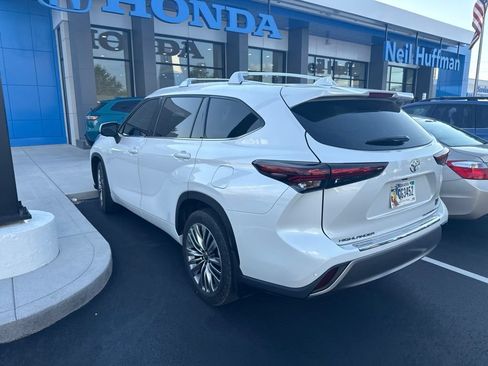 Used 2024 Toyota Highlander Platinum AWD/4WD image 5