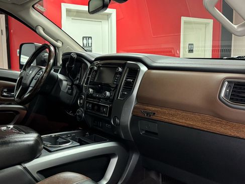 Used 2019 Nissan Titan Platinum Reserve image 27