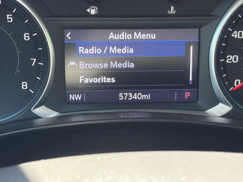 Used 2020 Chevrolet Equinox LT w/ Midnight Edition FWD image 22