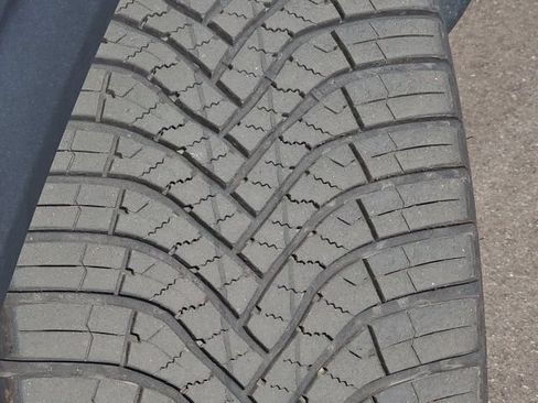 Used 2023 Ford Explorer XLT w/ Equipment Group 202A AWD/4WD image 11