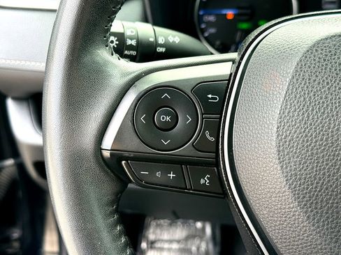 Used 2022 Toyota RAV4 XLE Premium image 16