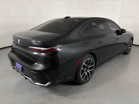Used 2024 BMW 740i image 8