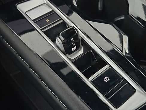 Used 2025 Volkswagen Atlas Cross Sport SE image 21